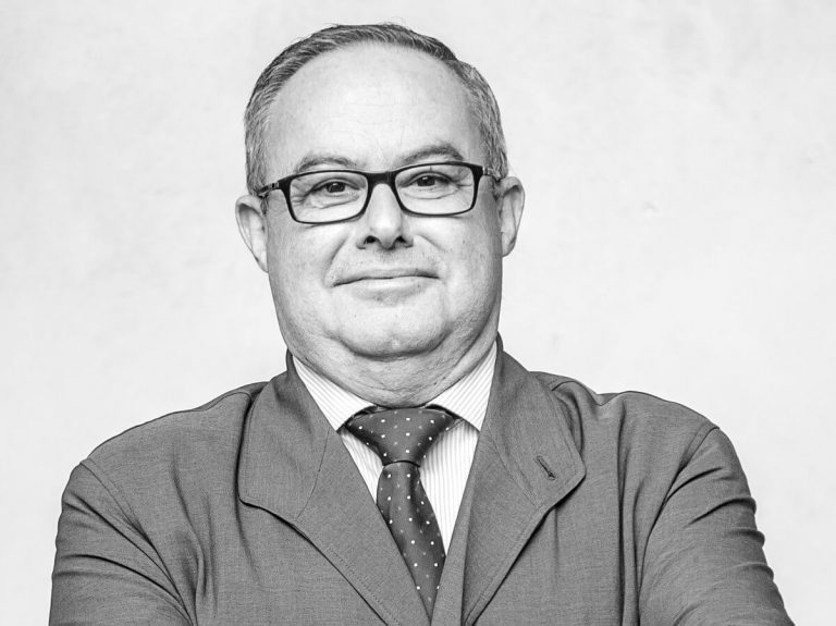 A la memoria de Miguel ängel Pérez Martínez