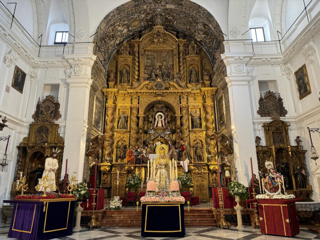 Los Sagrados Titulares en el altar Mayor de la Iglesia de Los Terceros